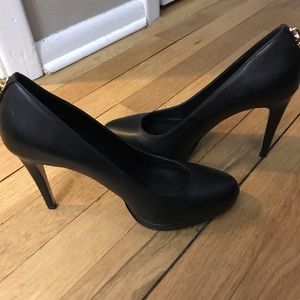 Michael Kora Black pumps